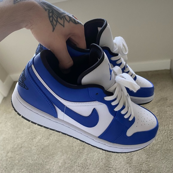 Jordan 1 low hyper royals
